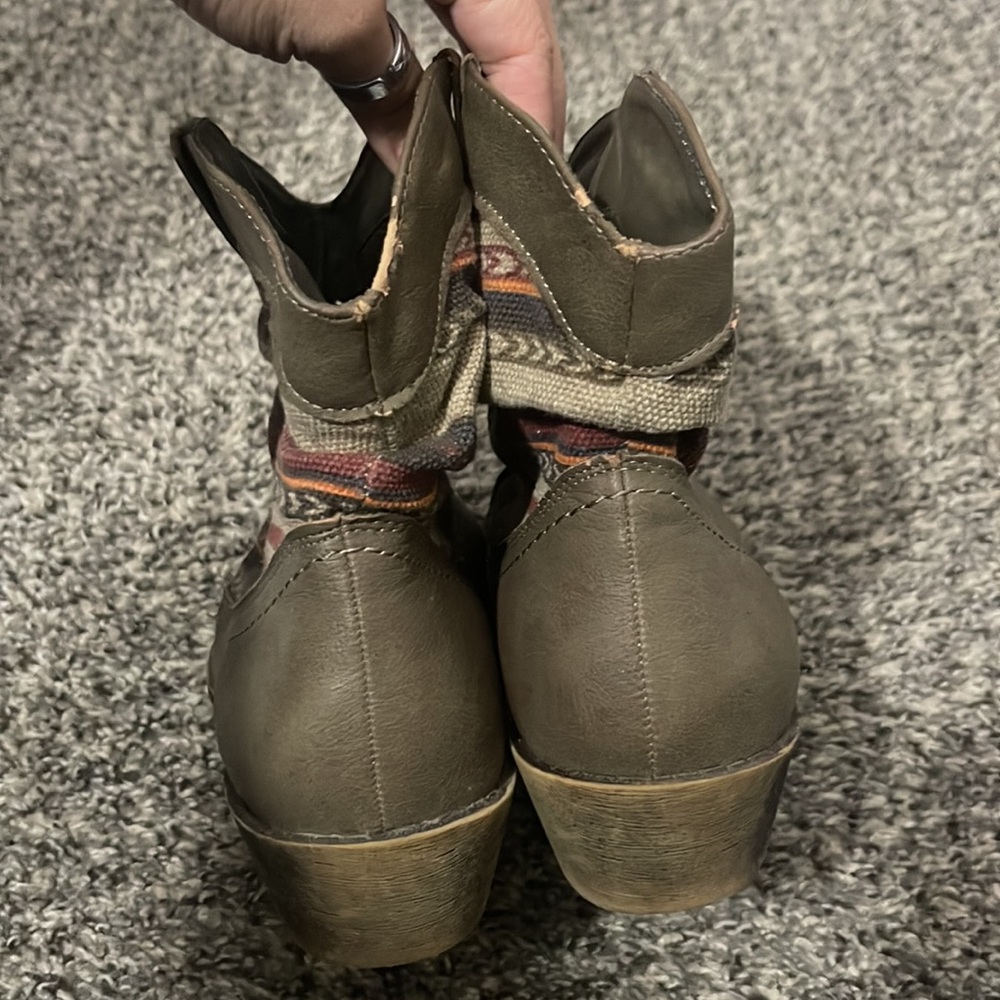 Aztec booties - Picture 3 of 3